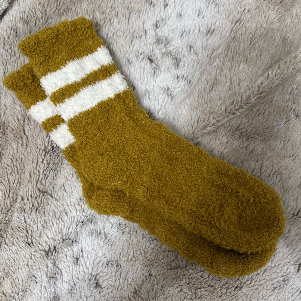 ❤️ NWOT Fuzzy socks